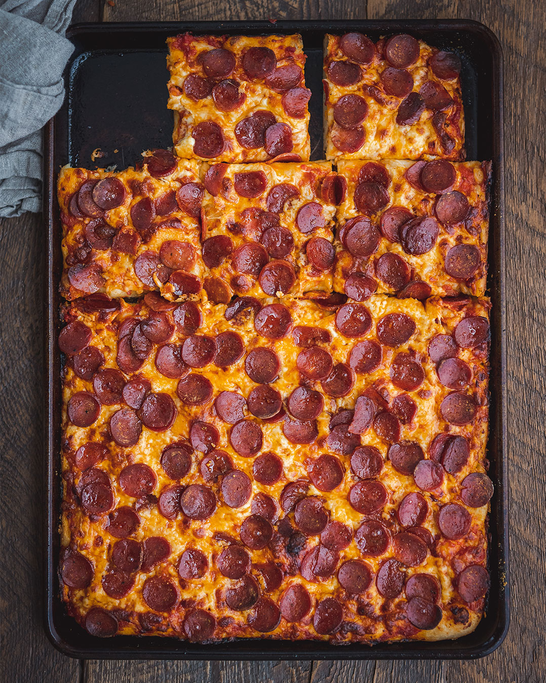 SHEET PAN PEPPERONI PIZZA - Stefano Faita