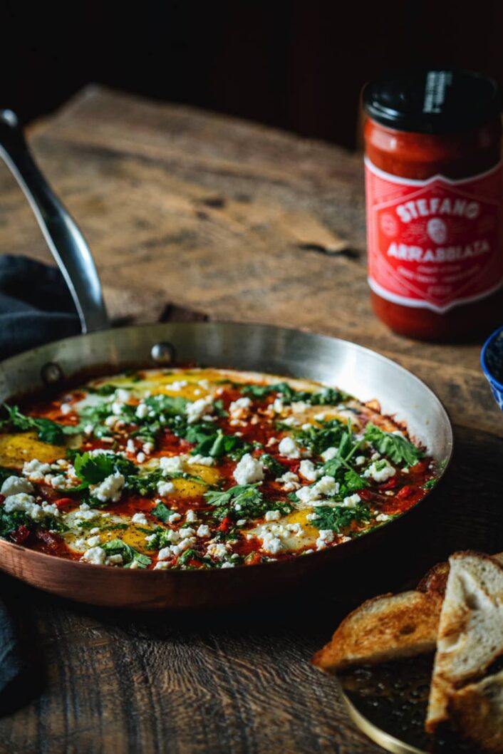 Shakshuka avec zoug aux chilis verts