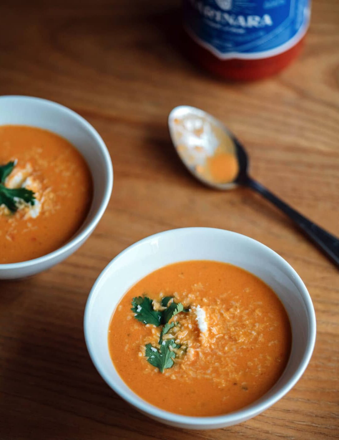 Soupe thaïe tomate et lait de coco