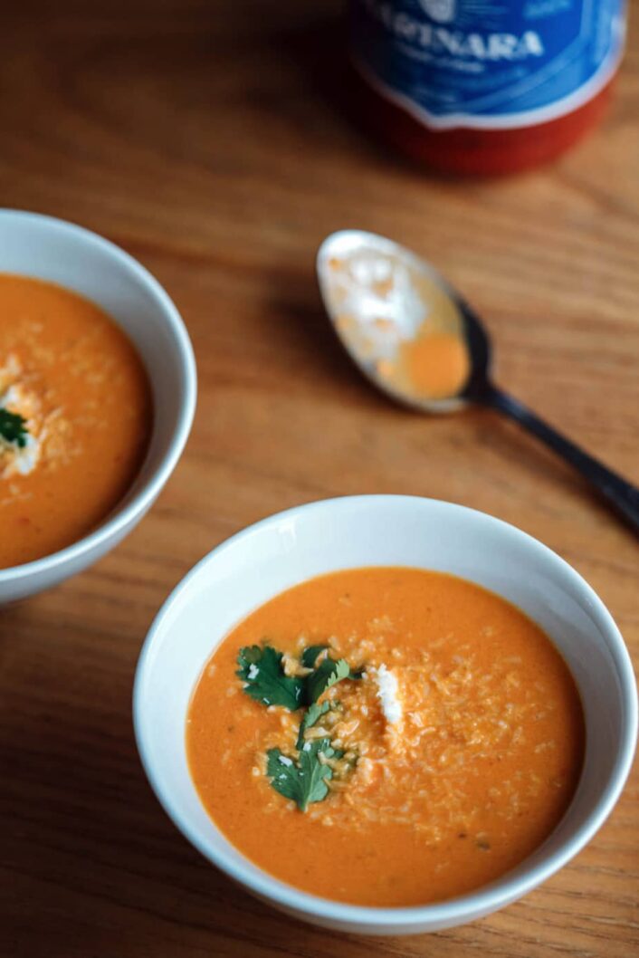 Soupe thaïe tomate et lait de coco