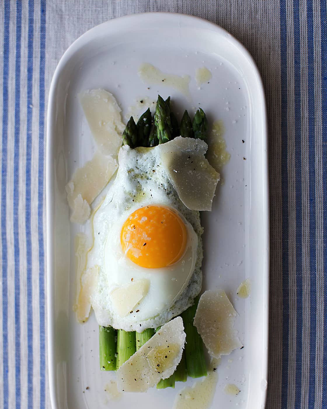 Sautéed asparagus with eggs