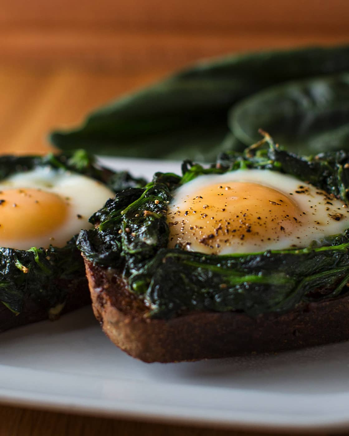 Bruschetta oeuf et épinards