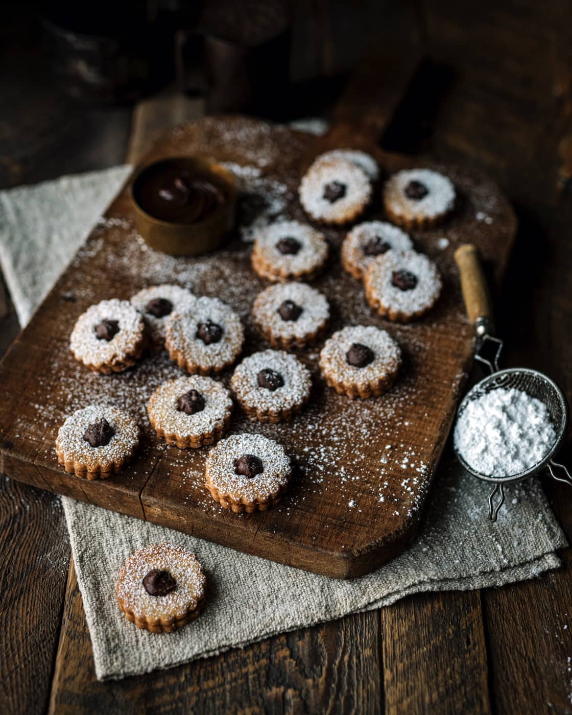 HAZELNUT COCOA LINZER COOKIES