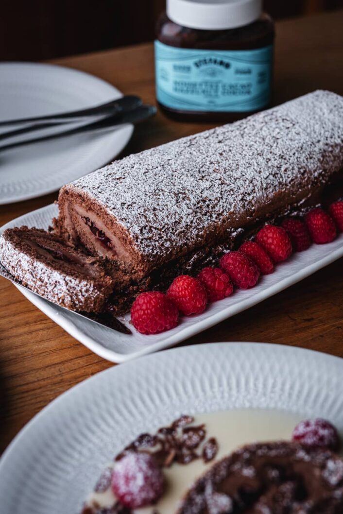 GÂTEAU ROULÉ CHOCO NOISETTES FRAMBOISES