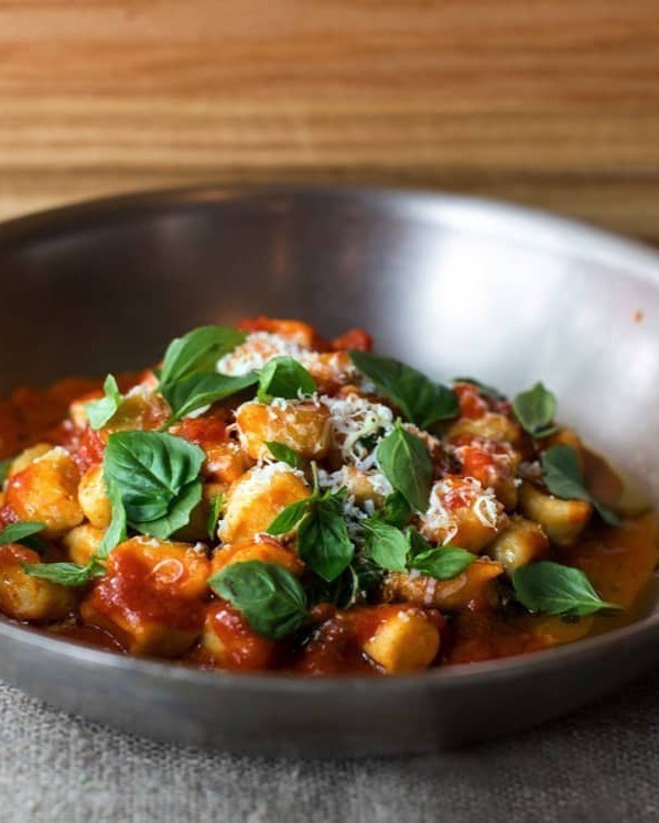 GNOCCHIS À LA RICOTTA AVEC SAUCE TOMATE