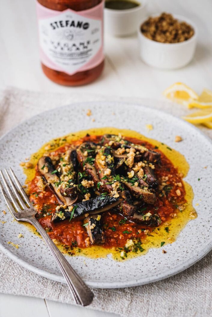 Portobello poêlés avec sauce bolognaise végane