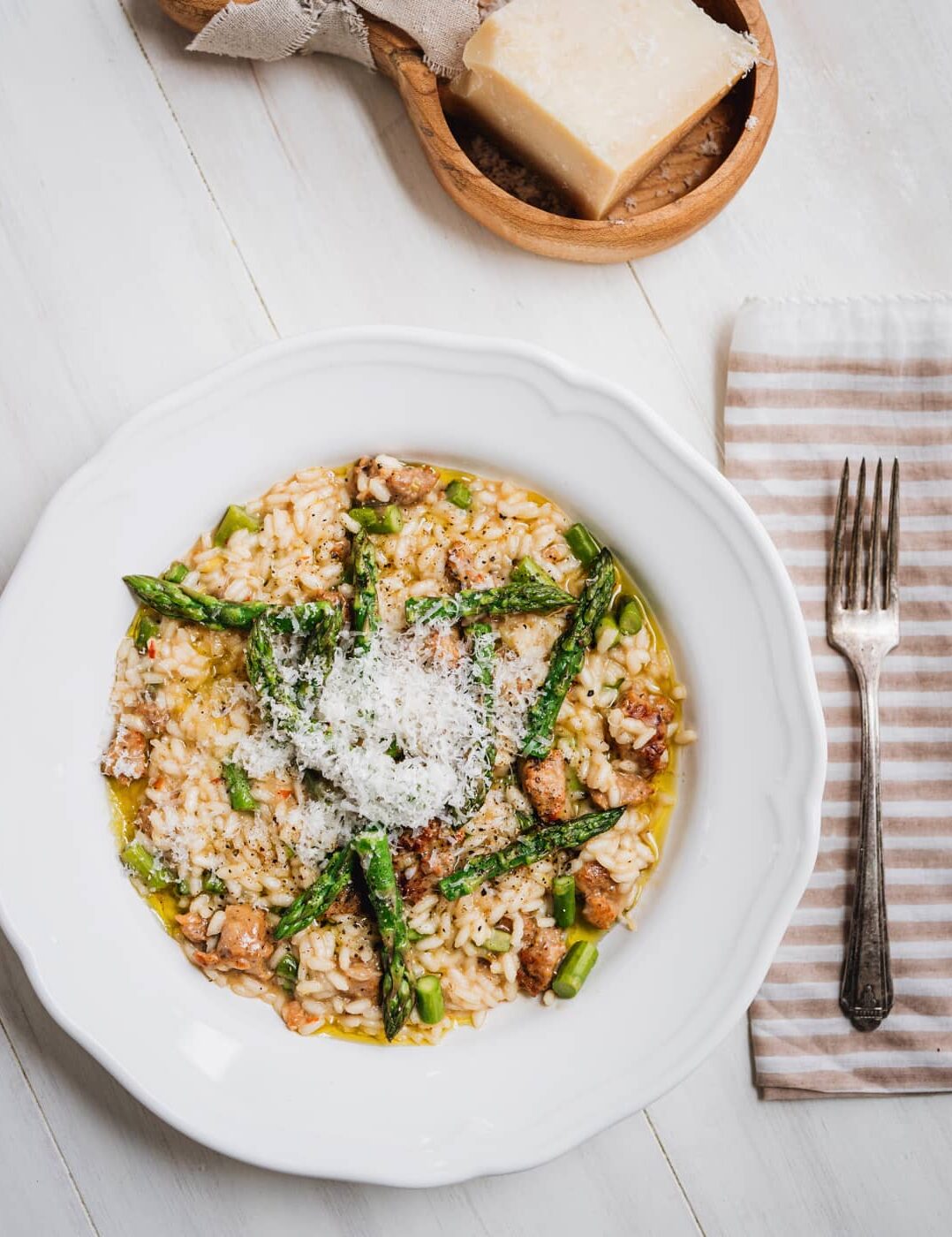 Risotto aux saucisses italiennes et asperges