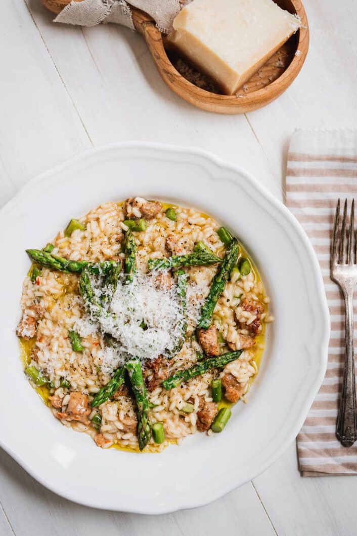 Risotto aux saucisses italiennes et asperges