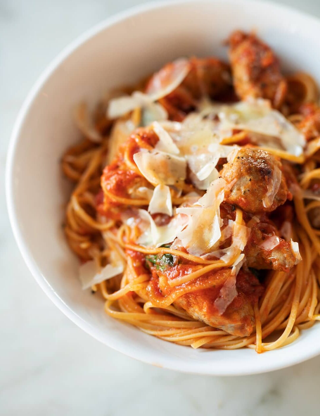 Linguine avec boulettes de saucisses