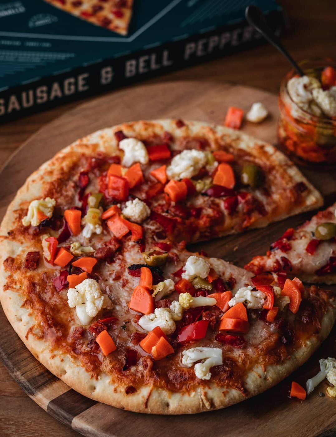 Pizza saucisses poivrons avec giardiniera