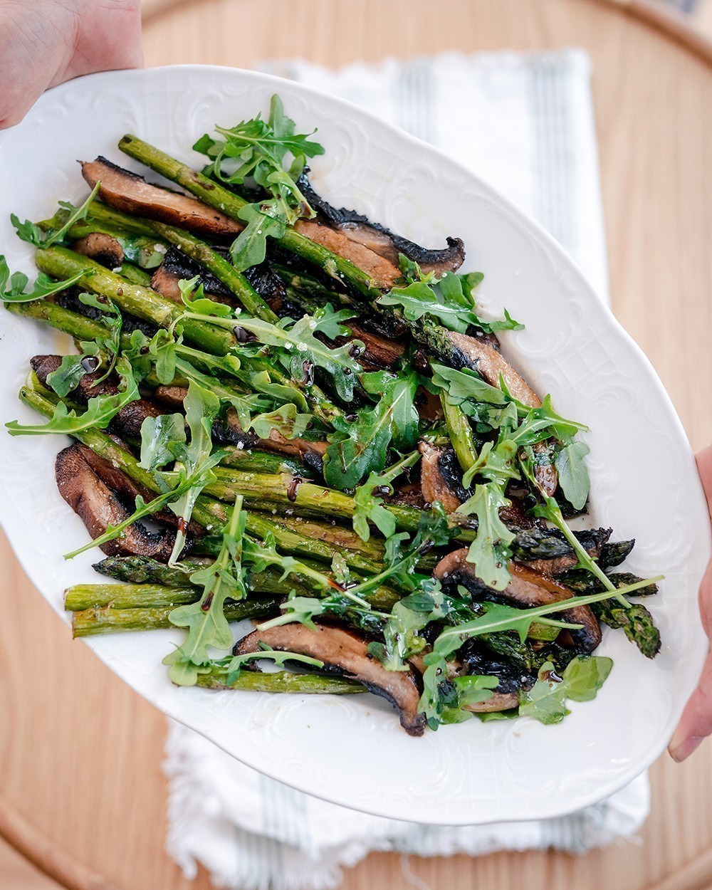 ASPERGES ET CHAMPIGNONS PORTOBELLO RÔTIS