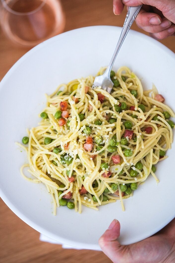 SPAGHETTINI À LA NAPOLITAINE AVEC PETITS POIS ET PANCETTA