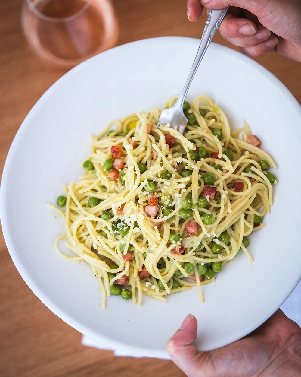 SPAGHETTINI À LA NAPOLITAINE AVEC PETITS POIS ET PANCETTA