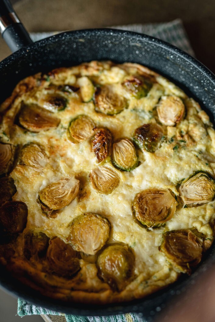 Frittata aux choux de Bruxelles rôtis à l’érable