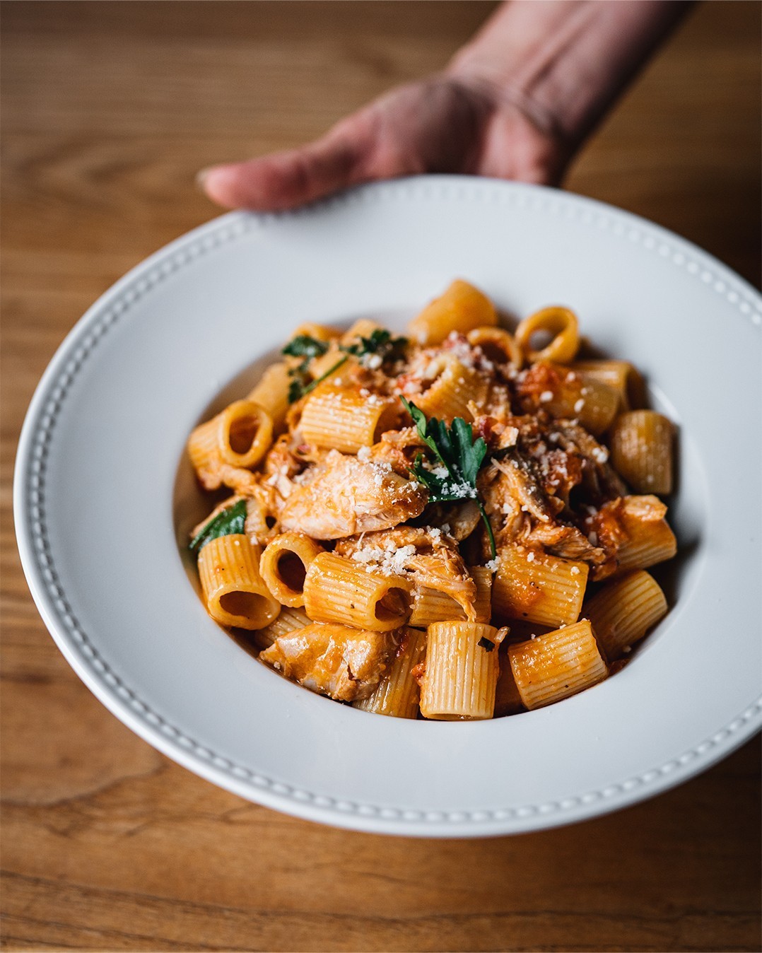 Mezzi rigatoni au ragù de pilons de poulet