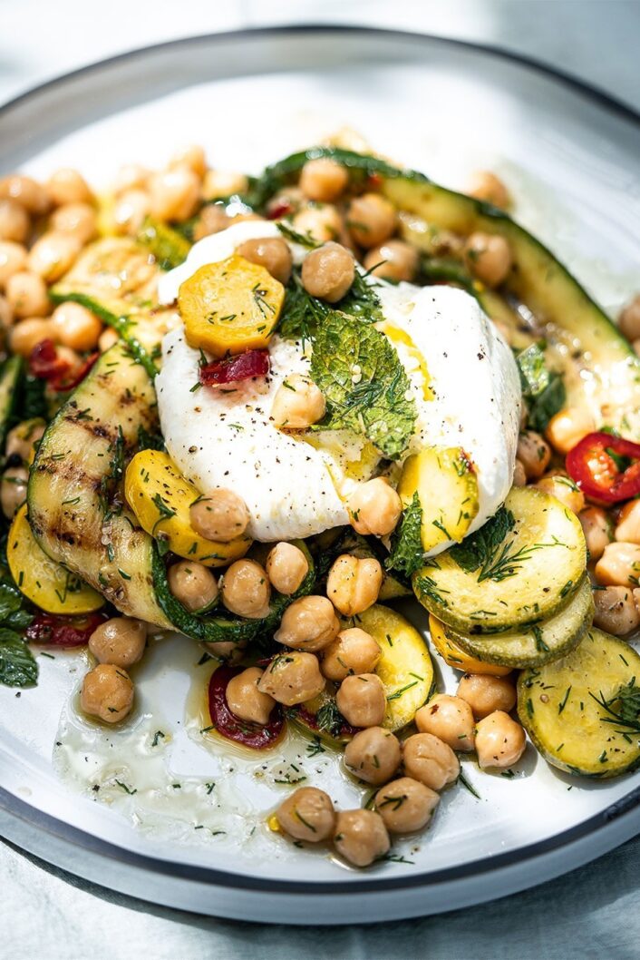 Salade zucchini, pois chiches et burrata