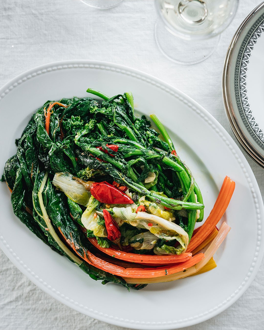 Une recette simple et bonne pour la santé qui vous présente une meilleure façon de cuire les légumes verts… et peut-être même LA meilleure façon. Sans compter que les anchois assurent une bonne dose d’umami et de profondeur. Je parie que vos enfants, eux, ne se feront pas prier pour manger leurs légumes!