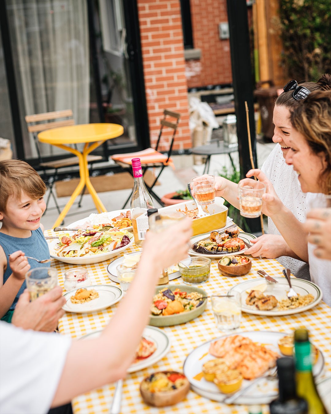 Be in a rush? That’s a big no. It’s no big secret, but if you really want to immerse yourself in the traditions of Italy, this is the key. Meals are considered family time, an opportunity to get together and enjoy one another’s company while maintaining close ties with the community.