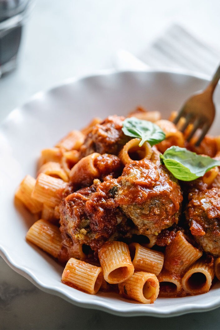 Mezzi rigatoni with lentil meatballs
